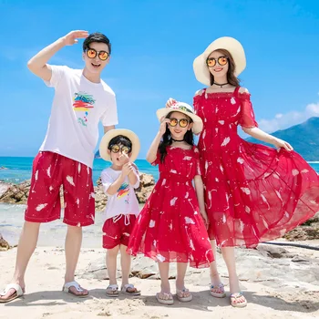 Подходящие для семьи Летние пляжные платья для мамы и дочки, футболки и шорты для папы и сына, семейные наряды для пары на берегу моря