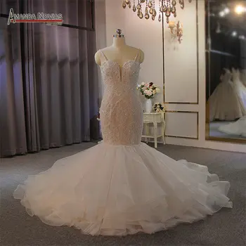 Свадебное платье русалки цвета шампанского, расшитое бисером, с оборками